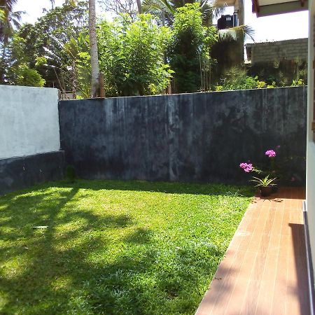 Surf Bay House Hotel Dickwella Exterior photo