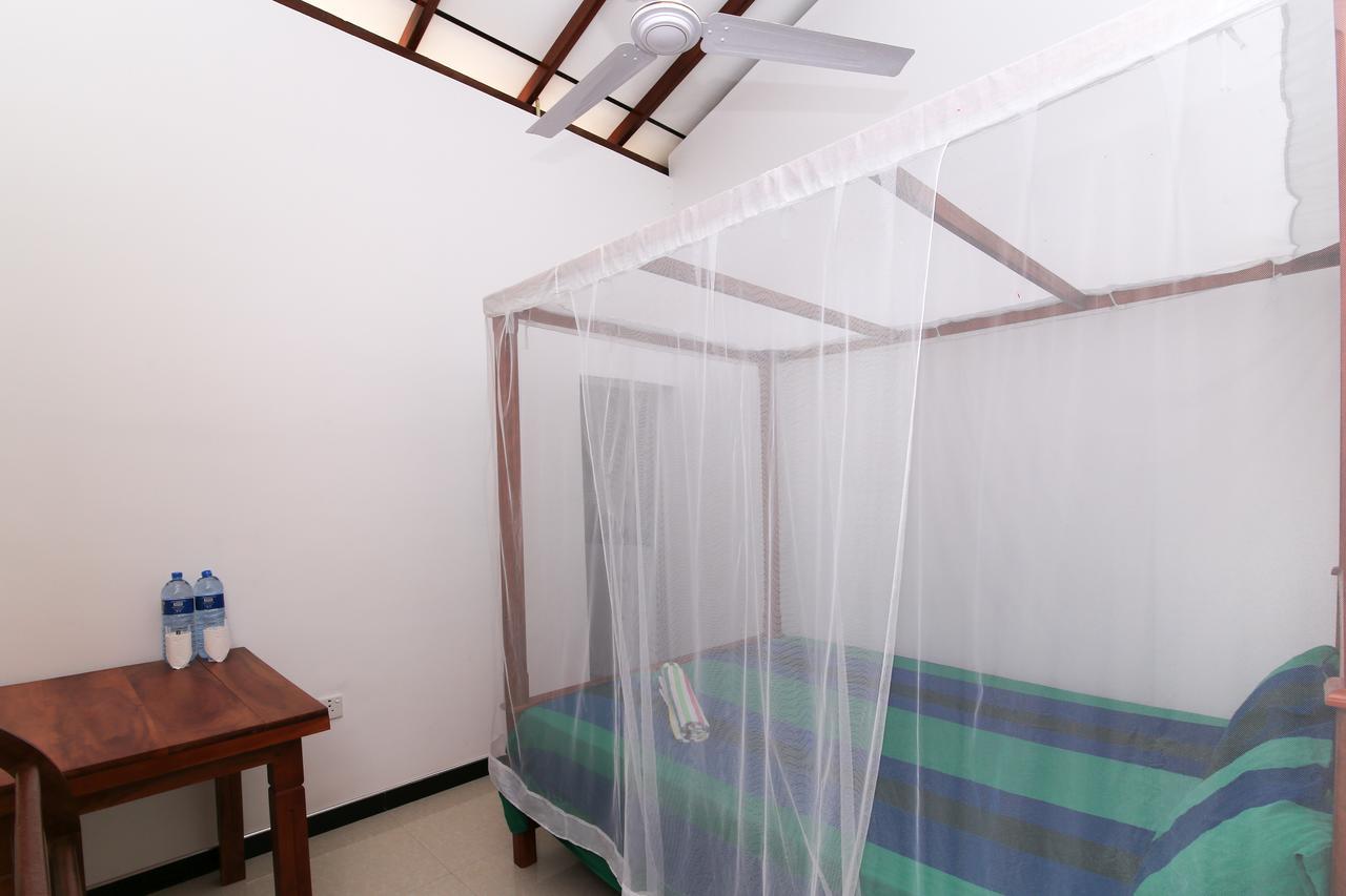 Surf Bay House Hotel Dickwella Room photo
